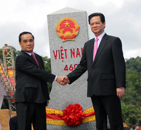 Hoàn thành việc cắm mốc trên thực địa các tỉnh biên giới Việt-Lào